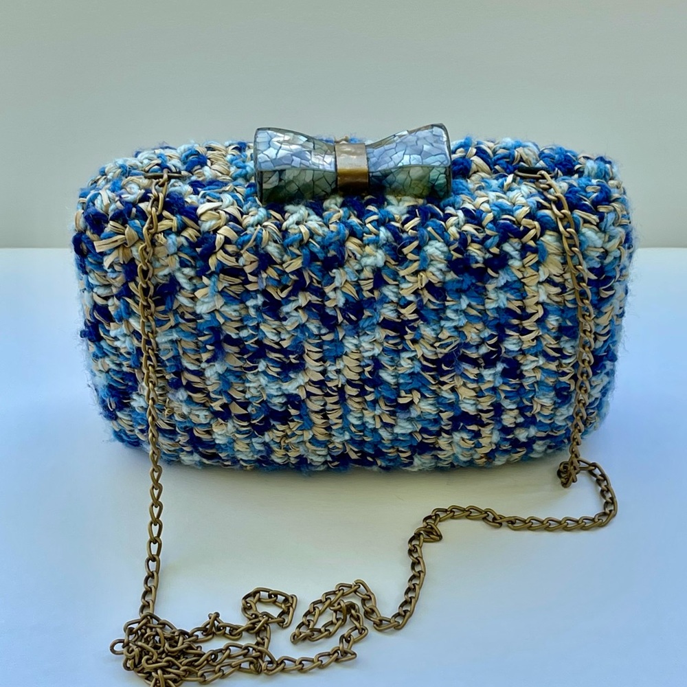 KAYU Clutch